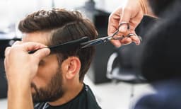 റിലയന്‍സ് സലൂണ്‍ ബിസിനസിലേക്ക് കടക്കുന്നു? രാജ്യമൊട്ടാകെ 3000 സലൂണുകള്‍ ലക്ഷ്യം

