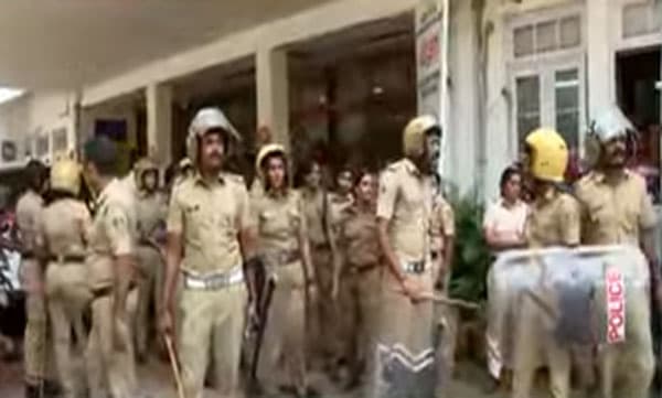 യുവമോര്‍ച്ച മാര്‍ച്ചില്‍ സംഘര്‍ഷം; ജലപീരങ്കി, കണ്ണീര്‍വാതകം, ലാത്തിച്ചാര്‍ജ് ; പോലീസ് നടപടി നികൃഷ്ടമെന്ന് കെ.സുരേന്ദ്രന്‍