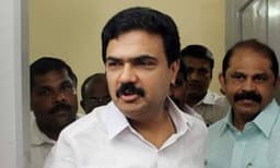 'സ്ഥലത്തില്ലാത്ത ബിഷപ്പിനെതിരേപോലും കേസെടുത്തു'; വിഴിഞ്ഞം സമരത്തില്‍ സിപിഎമ്മിനെ തള്ളി ജോസ് കെ മാണി