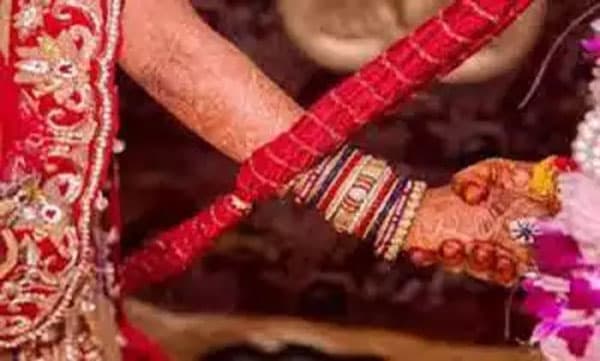 സുഹൃത്തുക്കള്‍ക്കൊപ്പം കിടക്കാന്‍ നിര്‍ബന്ധിച്ചു, അശ്ലീല വീഡിയോ കാട്ടി ഭീഷണിപ്പെടുത്തി; യുവതിയുടെ പരാതിയില്‍ ഭര്‍ത്താവ് അറസ്റ്റില്‍ 