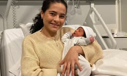 ഗർഭിണിയാണെന്ന് അറിയില്ലായിരുന്നു… വിമാന യാത്രയിൽ കുഞ്ഞിന് ജന്മം നൽകിയ അവിവാഹിതയായ യുവതി പറഞ്ഞത് കേട്ട് ഞെട്ടി യാത്രക്കാർ…
