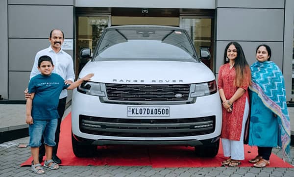 റേഞ്ച് റോവര്‍ ലോങ് വീല്‍ ബെയ്സ് പതിപ്പ് സ്വന്തമാക്കി നിര്‍മ്മാതാവ് വേണു കുന്നപ്പിള്ളി