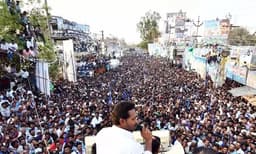 ഹൈവേകളിലും റോഡിലും സമരം വേണ്ടെന്ന് ആന്ധ്രാ സര്‍ക്കാര്‍ ; പേടിച്ച് ഒതുക്കാന്‍ നോക്കേണ്ടെന്ന് പ്രതിപക്ഷം 