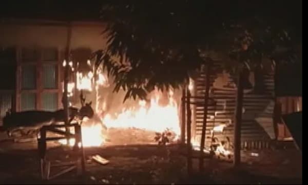 ത്രിപുര മുന്‍ മുഖ്യമന്ത്രിയുടെ വീട്ടില്‍ പൂജ ; പൂജാരിമാരെ ഓടിച്ചിട്ടടിച്ചു, അക്രമികള്‍ സിപിഎമ്മുകാരെന്ന് ആരോപണം