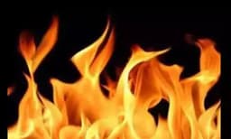 ആശിച്ച് നാട്ടിലെത്തിയപ്പോള്‍ കുടുംബപ്രശ്‌നങ്ങളും കടബാധ്യതയും ; ഗള്‍ഫുകാരനും കുടുംബവും തീ കൊളുത്തി ആത്മഹത്യ ചെയ്തു