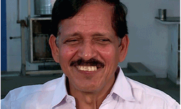 പഴയിടം ഇന്നലെ തിരുവനന്തപുരത്ത് വിളമ്പിയത് ബീഫും ചിക്കനും മീനും ; കലോത്സവത്തിന് മാത്രമല്ല, കായികമേളയ്ക്കും ശാസ്ത്രമേളയ്ക്കും ഇനിയില്ല