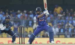 വിരാട്‌കോഹ്ലിയ്ക്ക് തകര്‍പ്പന്‍ സെഞ്ച്വറി, ശതകത്തില്‍ സച്ചി​ന്റെ റെക്കോഡിനൊപ്പം; ഇന്ത്യയ്ക്ക് കൂറ്റന്‍ സ്‌കോര്‍