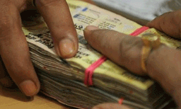 ഓവര്‍ലോഡ് വരുന്ന ടോറസുകള്‍ക്കു നേരേ കണ്ണടയ്ക്കണം ; ആര്‍.ടി.ഒ. ജീവനക്കാര്‍ക്ക് മാസം കിട്ടുന്ന കൈക്കൂലി മൂന്ന് ലക്ഷം രൂപ...!!!