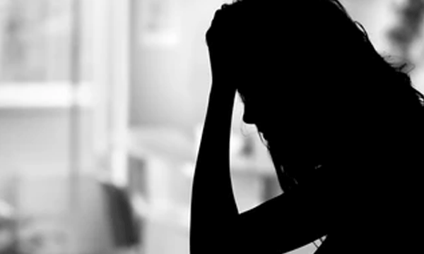 വീടിനടുത്ത് ലഹരിവില്‍പ്പനയെക്കുറിച്ച് രഹസ്യവിവരം നല്‍കി ; പരാതിക്കാരിയുടെ പേര് മാഫിയയ്ക്ക് നല്‍കി പോലീസിന്റെ സഹായം; പെണ്‍കുട്ടിയ്ക്ക് മര്‍ദ്ദനവും ഭീഷണിയും 