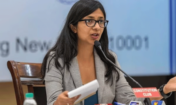 ഡല്‍ഹിയില്‍ വനിതാകമ്മീഷന്‍ അദ്ധ്യക്ഷയ്ക്ക് നേരെ അതിക്രമം ; രാത്രി കാറില്‍ വലിച്ചു കയറ്റാന്‍ ശ്രമം, യുവാവ് പിടിയില്‍