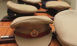 ഗുണ്ടാ - മണ്ണു മാഫിയ ബന്ധം: മംഗലപുരം പോലീസ് സ്റ്റേഷനിലെ സ്വീപ്പര്‍ ഒ​ഴികെ എല്ലാവരേയും സ്ഥലം മാറ്റി