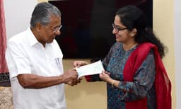 ഇന്ത്യയിലെ എറ്റവും മികച്ച കളക്ടര്‍; പുരസ്‌കാര തുക മുഖ്യമന്ത്രിയുടെ ദുരിതാശ്വാസ നിധിയിലേക്ക് കൈമാറി ദിവ്യ.എസ്സ്.അയ്യര്‍
