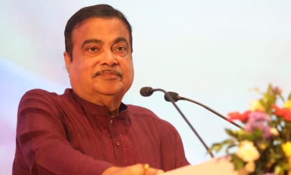 18 ദേശീയപാത പദ്ധതികള്‍ ഒരു ദിവസം കൊണ്ട്  ഉദ്ഘാടനം ചെയ്ത് നിതിന്‍ഗഡ്കരി
