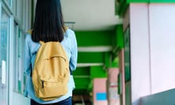 സ്കൂളിലെ പുതിയ വിദ്യാർത്ഥിനിയെ അധികൃതർ പൊക്കിയത് ഒറ്റ മെസേജിൽ, പ്രായം തിരിച്ചറിഞ്ഞപ്പോള്‍ ശരിക്കും ഞെട്ടി