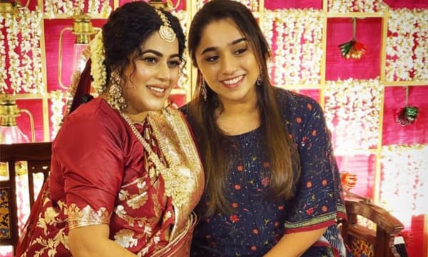 Deepthi vidhu prathap and shamna kasim (image source: instagram)