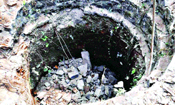 പരാതിക്കാരെ കേള്‍ക്കാതെ പ്രതികള്‍ക്ക്‌ അനുവദിച്ച മുന്‍കൂര്‍ജാമ്യ ഉത്തരവ്‌ ഹൈക്കോടതി തിരിച്ചുവിളിച്ചു ; ദളിത്‌ കുടുംബങ്ങള്‍ ആശ്രയിച്ചിരുന്ന പഞ്ചായത്ത്‌ കിണര്‍ തകര്‍ത്തയാള്‍ അറസ്റ്റില്‍