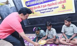 പ്രഭാതഭക്ഷണം കൃത്യമായി കൊടുക്കുന്നുണ്ടോ? രാവിലെ സ്കൂളില്‍ മുഖ്യമന്ത്രിയു​ടെ  മിന്നല്‍ വിസിറ്റ്