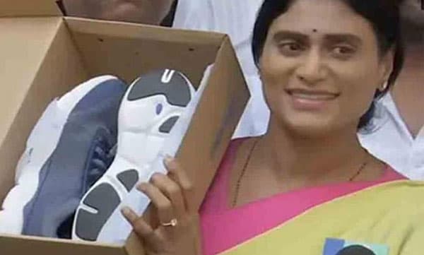 ആദ്യം ജനങ്ങളെ അറിയണം ; തെലുങ്കാന മുഖ്യമന്ത്രിയെ പദയാത്രയ്ക്ക് വെല്ലുവിളിച്ച് വൈ എസ് ഷര്മ്മിള; നടക്കാന് സമ്മാനമായി ഷൂവും