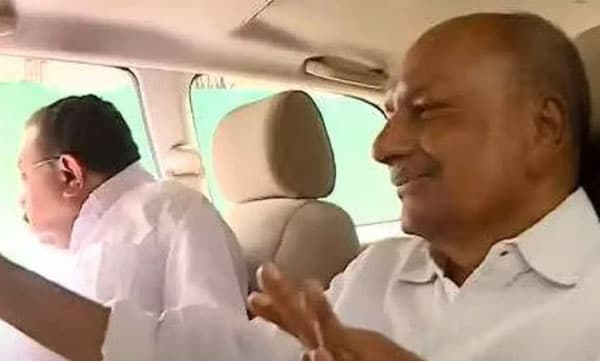 മതിയായ ചികിത്സ നല്‍കാന്‍ പാര്‍ട്ടി തയാറാണ്; ഉമ്മന്‍ചാണ്ടിയെ എ.കെ ആന്റണിയും, എം.എം ഹസനും സന്ദര്‍ശിച്ചു   
