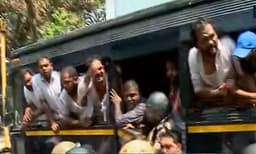 
യൂത്ത് കോണ്‍ഗ്രസ് മാര്‍ച്ച്; കൊച്ചിയിലും പത്തനംതിട്ടയിലും സംഘര്‍ഷം, പ്രവര്‍ത്തകരെ അറസ്റ്റു ചെയ്തുനീക്കി