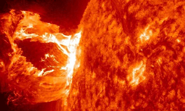 സൂര്യന്റെ ഉപരിതലത്തിന്റെ ഒരുവിഭാഗം വിഘടിച്ചിട്ടുണ്ടെന്ന് കണ്ടെത്തല്‍
