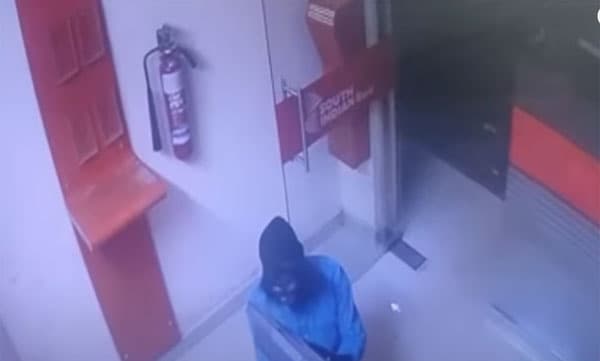പാലക്കാട് പടക്കം പൊട്ടിച്ച് എടിഎം തകര്‍ത്ത് മോഷണശ്രമം 