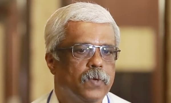 ശിവശങ്കറിനെ കസ്റ്റഡിയില്‍ വിട്ട് ഇഡി; സര്‍ക്കാരിനെതിരെ കരുക്കള്‍ നീക്കി  പ്രതിപക്ഷം

