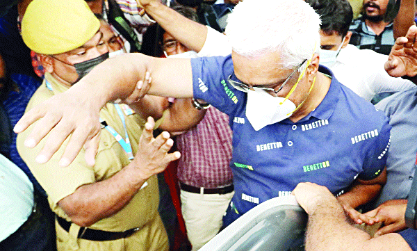 റെഡ് ക്രസന്റിനെ കൊണ്ടുവന്നതും ശിവശങ്കറെന്ന് സംശയം ; സ്വപ്‌നയുമായി നടത്തിയ ചാറ്റിന്റെ പുതിയ വിവരങ്ങള്‍