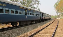 ശിവരാത്രിയോടനുബന്ധിച്ച്  കൊച്ചി മെട്രോ ട്രെയിന്‍ സര്‍വീസ് നീട്ടി 
