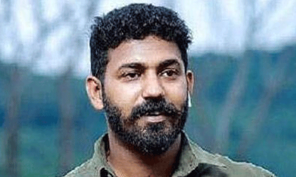 ''പാര്‍ട്ടി ആഹ്വാനം ചെയ്ത ക്വട്ടേഷന്‍ ഉണ്ടെങ്കില്‍  പറയണം'' വെല്ലുവിളിച്ചു സി.പി.എം.; ആകാശിനെ അകത്താക്കാന്‍ പോലീസ്  