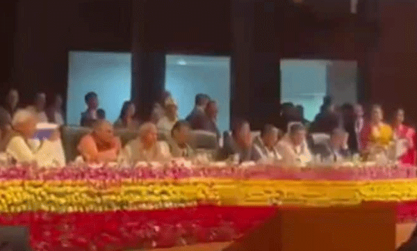 ഇതെന്താ  ഇംഗ്ലണ്ടാണോ? ഇതാണ് ഇന്ത്യ ; പ്രസംഗത്തിനിടെ അമിത് കുമാറിനെ തിരുത്തി ബീഹാര്‍ മുഖ്യമന്ത്രി