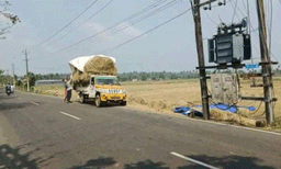 അന്നം വിളയിക്കുന്ന കര്‍ഷകരോട് എന്തിനീ ക്രൂരത ? കൊയ്തുമെതിച്ച നെല്ലില്‍ കക്കൂസ്മാലിന്യം തളളി ;  സൂക്ഷിച്ചിരുന്നത് രണ്ട് ഏക്കറിലെ വിളവ്