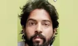 അച്ഛനെ വെട്ടിക്കൊല്ലാന്‍ ഒരു കോടി രൂപയുടെ  ക്വട്ടേഷന്‍:  കൊലപാതകം നോക്കിനിന്ന് മകന്‍