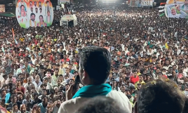 തെലുങ്കാനയില്‍ റാലിക്കിടെ കോണ്‍ഗ്രസ് തലവന് നേരെ ചീമുട്ടയേറ് ; പേടിച്ചിട്ട് ബിആര്‍എസ് കല്ലേറ് നടത്തുകയാണെന്ന് കോണ്‍ഗ്രസ്