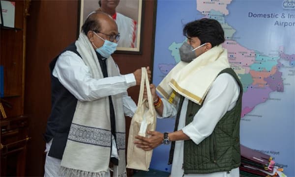  പഠന റിപ്പോര്‍ട്ട് കിട്ടിയാലുടന്‍ ശബരിമല എയര്‍പോര്‍ട്ടിന് അനുമതി; കേന്ദ്ര മന്ത്രിയുമായി ചര്‍ച്ച നടത്തി കെവി തോമസ്
