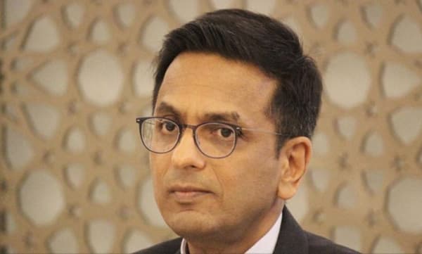 കോടതി മുറിയില്‍ അഭിഭാഷകനോട് പൊട്ടിത്തെറിച്ച് ചീഫ് ജസ്റ്റിസ്: ഇറങ്ങിപ്പോകാനും ശാസന