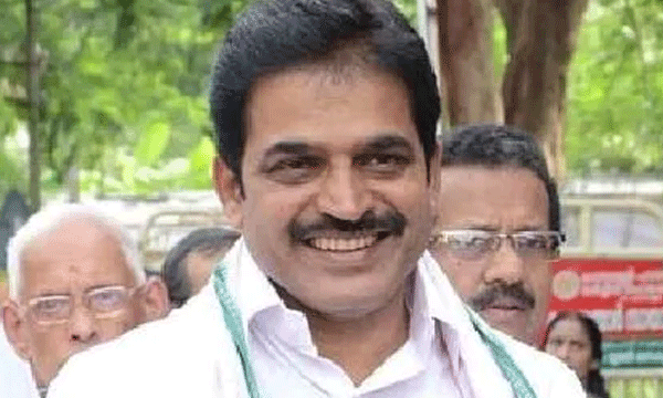 അഭിപ്രായങ്ങള്‍ പറയേണ്ടത് പാര്‍ട്ടിക്കുള്ളില്‍ പുറത്തല്ല ; രാഘവന്റെ ഉപേക്ഷിച്ച് വലിച്ചെറിയുമെന്ന വിമര്‍ശനത്തിന് വേണുഗോപാലിന്റെ മറുപടി