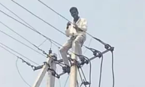 സ്ത്രീധനമായി സ്വര്‍ണ്ണം ലഭിച്ചില്ല: വൈദ്യുതി തൂണിന് മുകളില്‍ കയറി യുവാവിന്റെ ആത്മഹത്യാ ഭീഷണി
