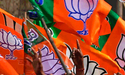 നോക്കിനില്‍ക്കേ പ്രവര്‍ത്തകര്‍ പരസ്പരം പാര്‍ട്ടി മാറുന്നു ; തമിഴ്‌നാട്ടില്‍ ബിജെപി എഐഎഡിഎംകെ ബന്ധത്തില്‍ വിള്ളല്‍