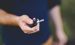 പ്രായപൂര്‍ത്തിയാകാത്ത മകന് കാര്‍ ഓടിക്കാന്‍ കൊടുത്ത പിതാവിന് 30,250 രൂപ പിഴ