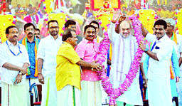 സുരേന്ദ്രന്റെ യാത്ര നവംബറിലേക്ക് മാറ്റി ; അമിത്ഷായുടെ ലക്ഷ്യം അക്കൗണ്ട് തുറക്കല്‍