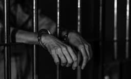 62 കാരനായ അച്ഛനെ ക്രൂരമായി കൊലപ്പെടുത്തി ട്രോളി ബാഗിലാക്കി: മകന്‍ അറസ്റ്റില്‍