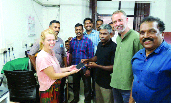 വിനോദസഞ്ചാരത്തിനെത്തിയ ഇംഗ്‌ളീഷ് പോലീസുകാരന്റെ ഐഫോണ്‍ നഷ്ടപ്പെട്ടു ; മണിക്കൂറുകള്‍ക്കുള്ളില്‍ കണ്ടെത്തി തിരികെ നല്‍കി കേരളത്തിലെ സൈബര്‍ പോലീസ്