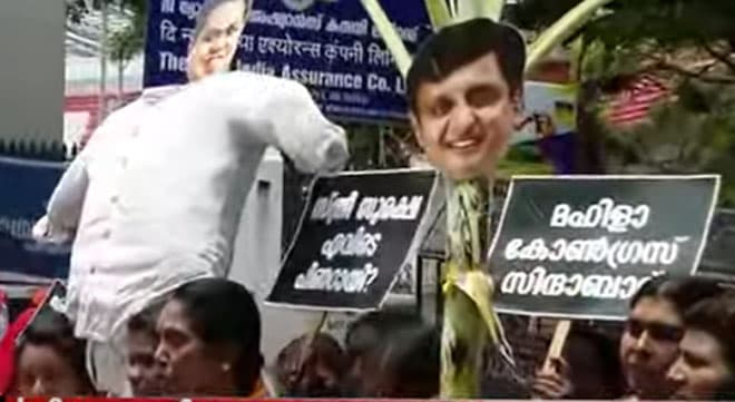 നിയമസഭയിലേക്ക് വാഴപ്പിണ്ടിയുമായി മഹിളാ കോണ്‍ഗ്രസ് മാര്‍ച്ച്; കോലം കത്തിച്ച് യൂത്ത് കോണ്‍ഗ്രസ്