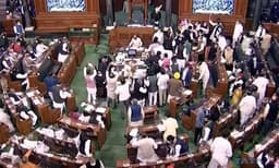 രാഹുല്‍ഗാന്ധിക്ക് പോലീസ് നോട്ടീസ് നല്‍കയതിനെതിരെ കോണ്‍ഗ്രസ്, ലോക്‌സഭ ഇന്നും പ്രക്ഷുബ്ധമാകും