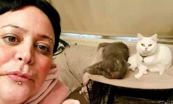ജീവിതച്ചെലവ് വര്‍ദ്ധിച്ചു; തന്റെ പൂച്ചകള്‍ക്ക് ഭക്ഷണം നല്‍കാന്‍ സ്വന്തം ഭക്ഷണം ഉപേക്ഷിച്ച് യുവതി 
