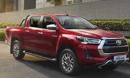 ഒന്നും രണ്ടുമല്ല ഹൈലക്സിന് 3.59 ലക്ഷം രൂപ കുറച്ച് ടൊയോട്ട 