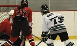 പ്രായത്തിലൊക്കെ എന്തിരിക്കുന്നു. ലോകത്തിലെ ഏറ്റവും പ്രായം കൂടിയ വനിതാ ഹോക്കി പ്ലെയറിന്റെ പ്രായം 82 
