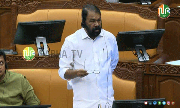 ഇതുപോലെ സഭയില്‍ ഉണ്ടായിട്ടില്ല ,  ഇതെവിടുത്തെ സമരം ?  സത്യഗ്രഹത്തെ വിമര്‍ശിച്ച് മന്ത്രി ശിവന്‍കുട്ടി 