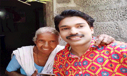 93 കാരിയെ കളളനോട്ട്‌നല്‍കിയ പറ്റിച്ച സംഭവം ; സഹായവുമായി സന്തോഷ് പണ്ഡിറ്റ് 
